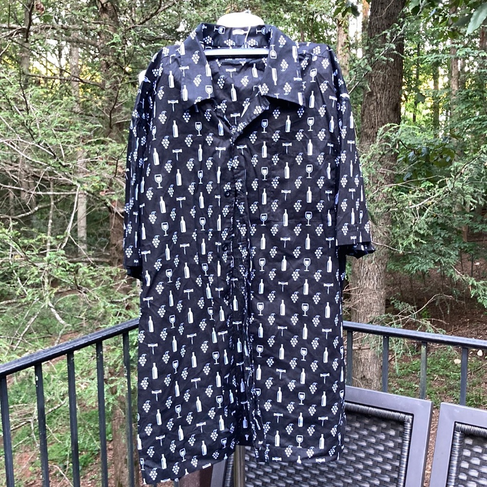 Chris's Stuff black button up top wine/grapes/wine opener all in purple sz. XL